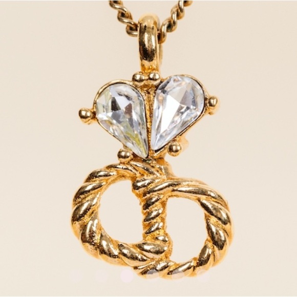 Dior: CD Crystal Heart Logo Pendant Gold-Plated Necklace - Picture 2 of 5